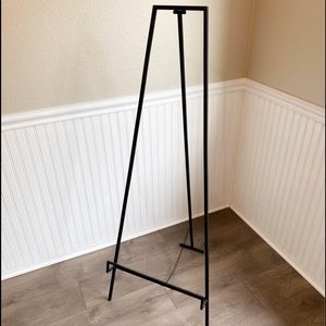 2 black easels
